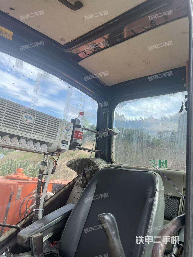 駕駛室整體（整機(jī)外觀）