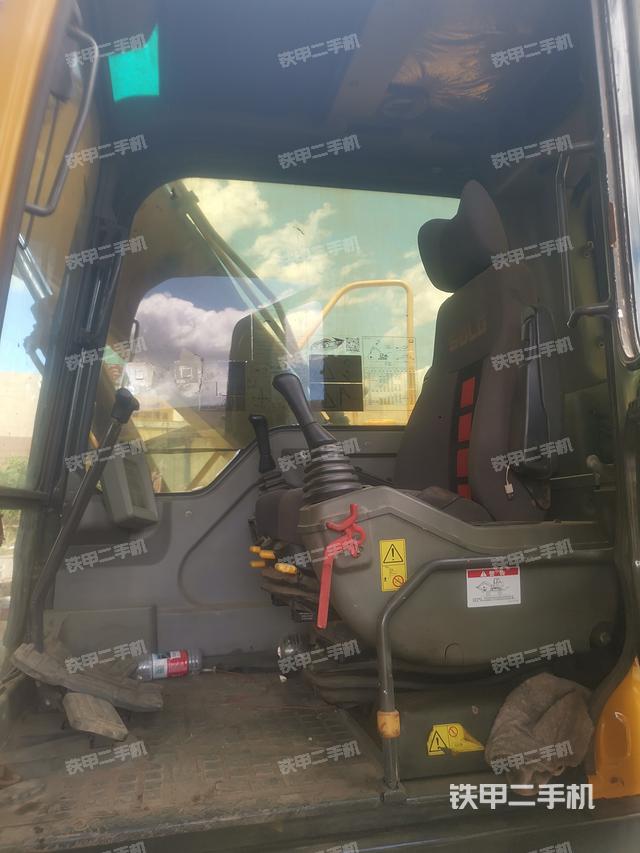 驾驶室整体（整机外观）