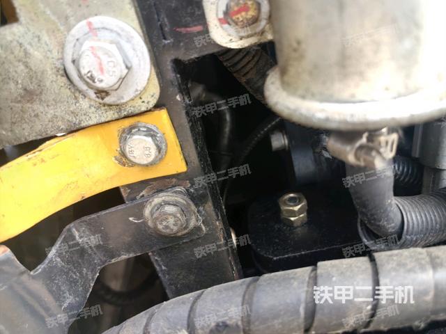 液壓泵艙室正面整體(整機(jī)外觀) 液壓泵艙室正面整體(整機(jī)外觀)