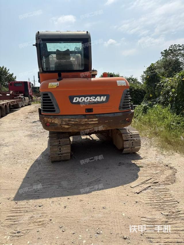 駕駛室頂部（整機(jī)外觀）