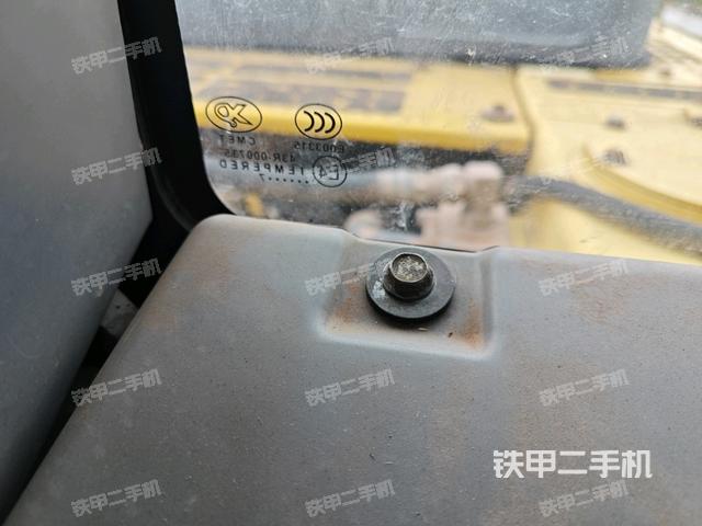 后窗玻璃角標(biāo)(駕駛室部分) 后窗玻璃角標(biāo)(駕駛室部分)