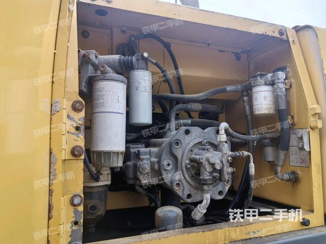 液压泵舱室正面整体(整机外观) 液压泵舱室正面整体(整机外观)
