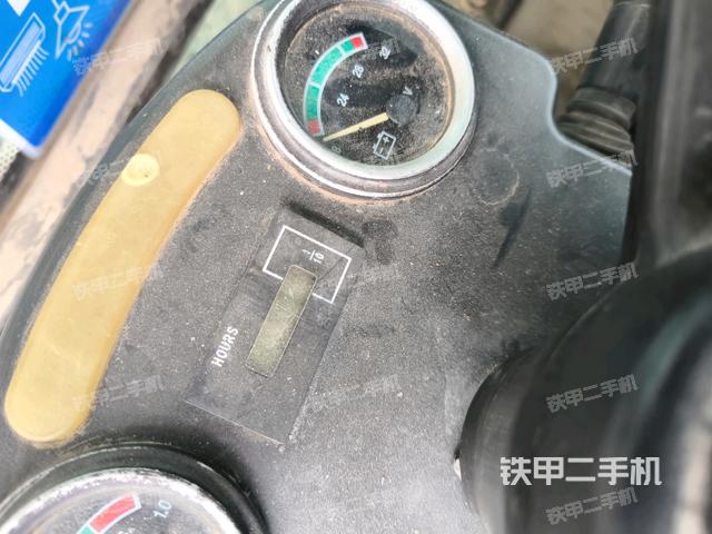 座椅右侧控制台/钥匙门/油门/含右手柄(驾驶室部分) 座椅右侧控制台/钥匙门/油门/含右手柄(驾驶室部分)