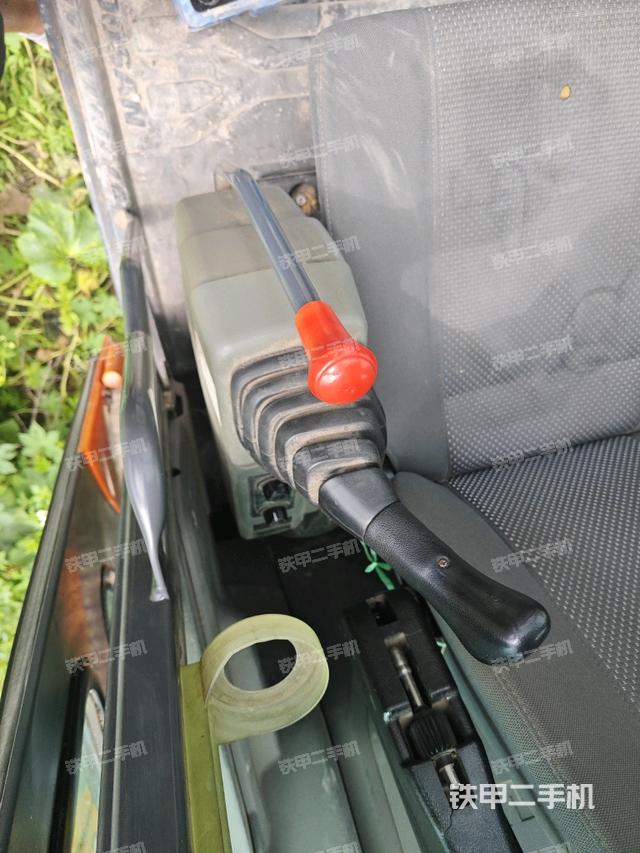 座椅左侧控制台/音响/含左手柄（驾驶室部分）