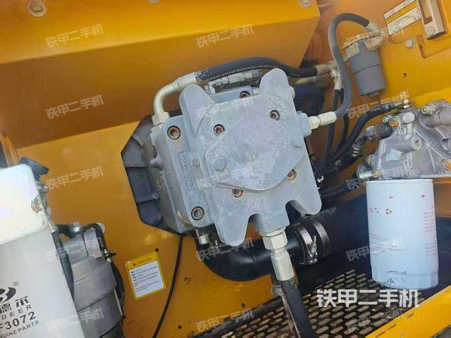 液壓泵艙室正面整體(整機(jī)外觀) 液壓泵艙室正面整體(整機(jī)外觀)