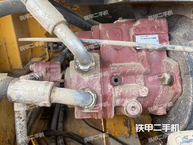 液壓泵艙室正面整體(整機(jī)外觀) 液壓泵艙室正面整體(整機(jī)外觀)