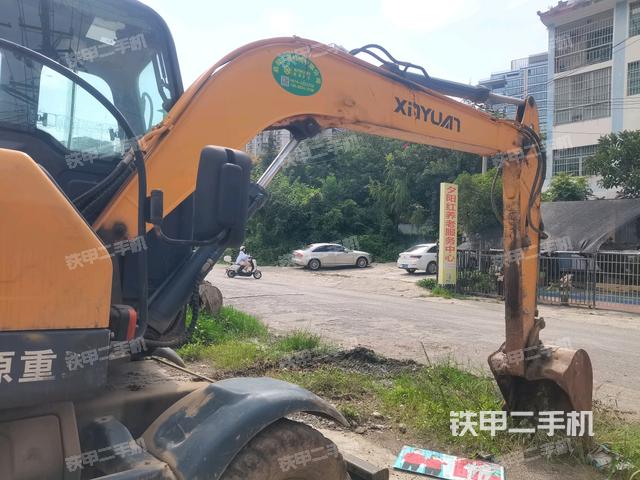 大臂整体 右侧(工作和回转装置) 大臂整体 右侧(工作和回转装置)