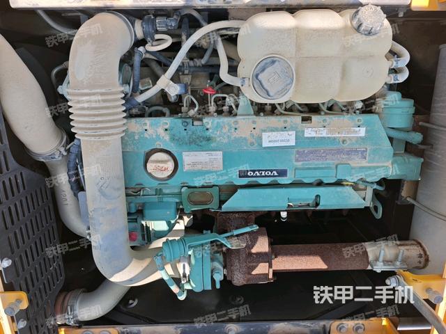 發(fā)動(dòng)機(jī)整體俯視(整機(jī)外觀) 發(fā)動(dòng)機(jī)整體俯視(整機(jī)外觀)