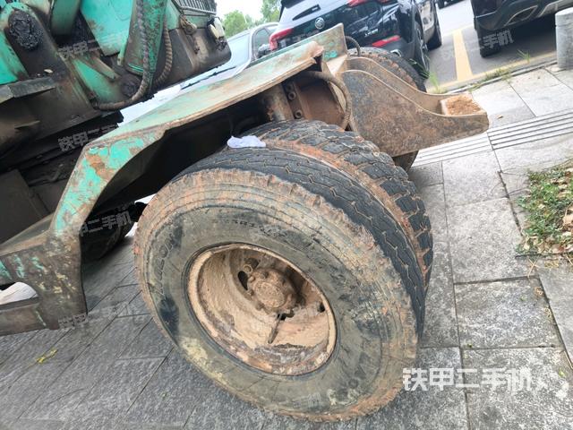 左导向轮(行走机构) 左导向轮(行走机构)