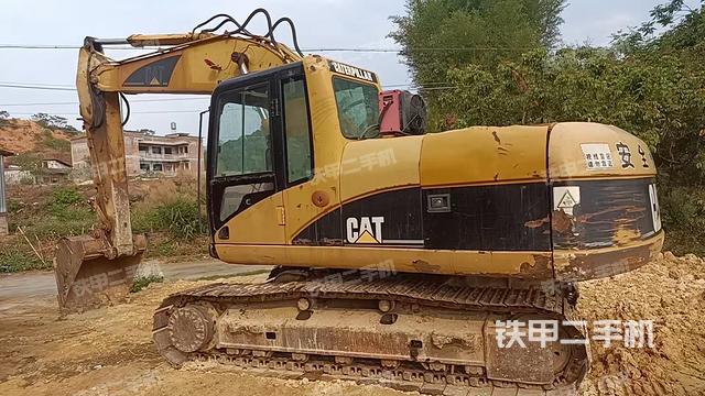 駕駛室整體(整機(jī)外觀) 駕駛室整體(整機(jī)外觀)