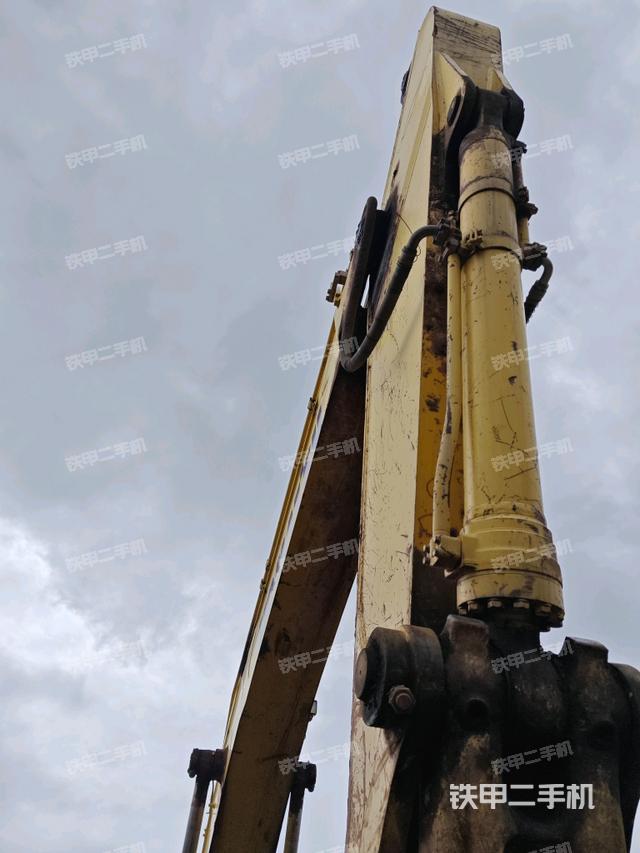 小臂整體右前(工作和回轉(zhuǎn)裝置) 小臂整體右前(工作和回轉(zhuǎn)裝置)