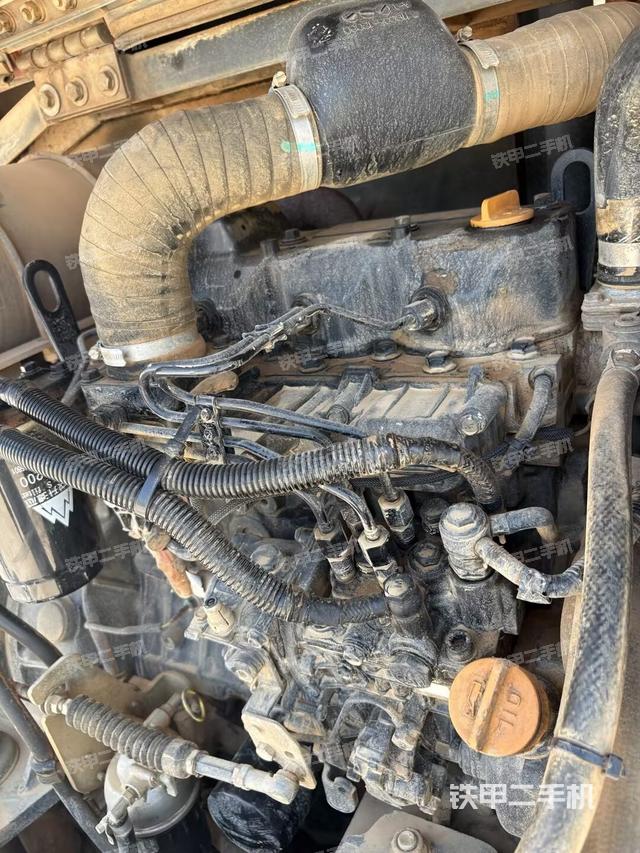 回轉(zhuǎn)馬達(dá)和主控閥（整機(jī)外觀）