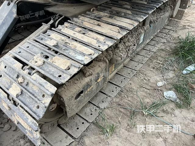 单侧履带整体(整机外观) 单侧履带整体(整机外观)