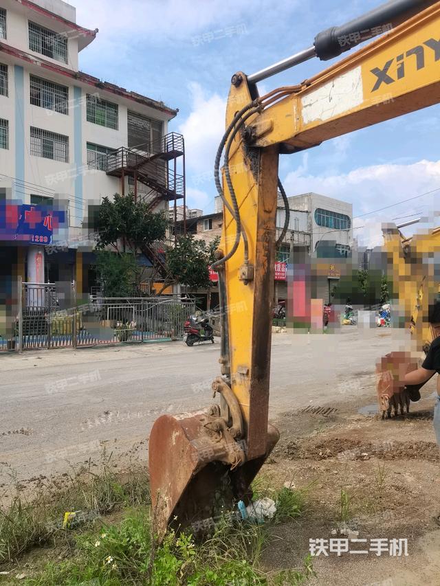小臂整体左后(工作和回转装置) 小臂整体左后(工作和回转装置)
