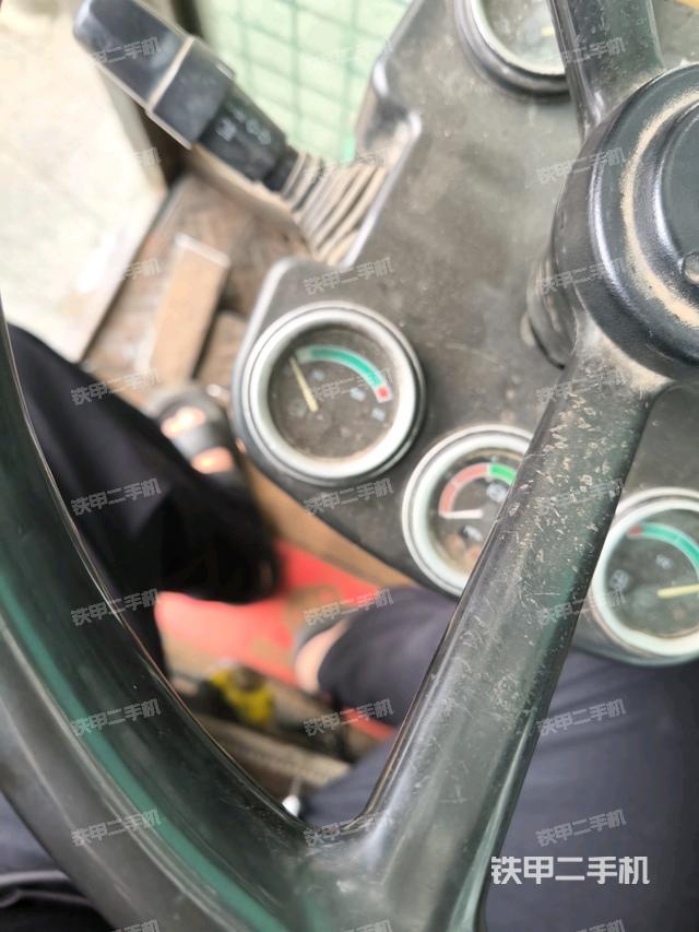 显示屏 (驾驶室部分) 显示屏 (驾驶室部分)