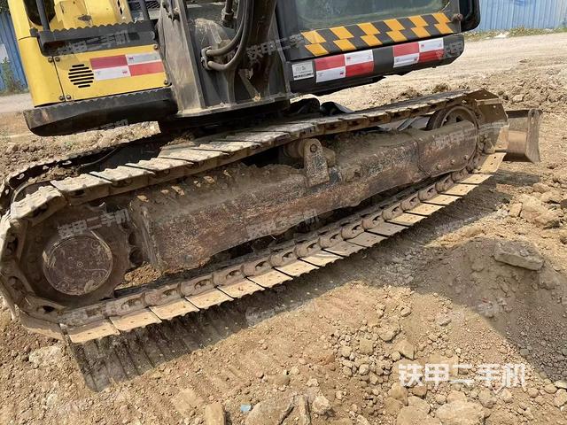 單側(cè)履帶整體(整機(jī)外觀) 單側(cè)履帶整體(整機(jī)外觀)