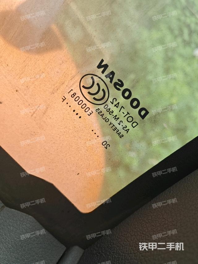 后窗玻璃角标（驾驶室部分）