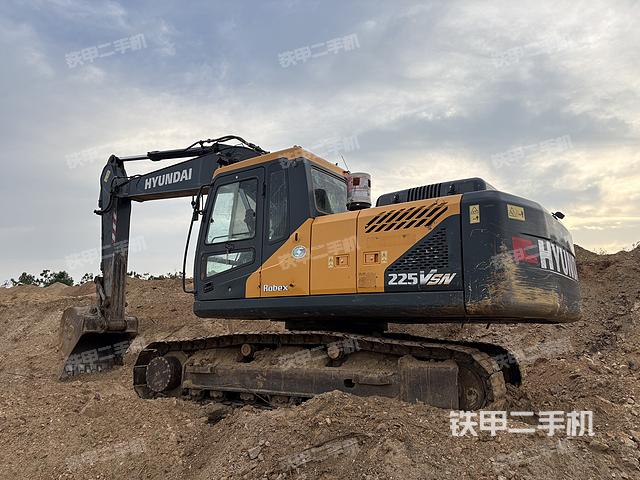 现代R215VS挖掘机