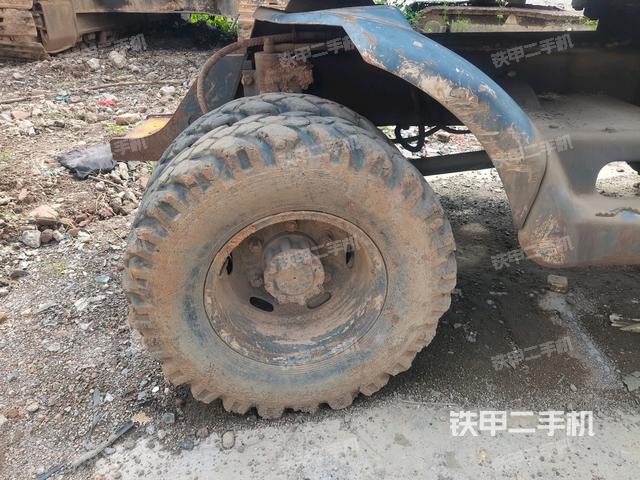 左驱动轮(行走机构) 左驱动轮(行走机构)