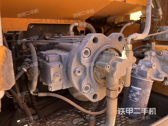 液壓泵艙室正面整體(整機外觀) 液壓泵艙室正面整體(整機外觀)