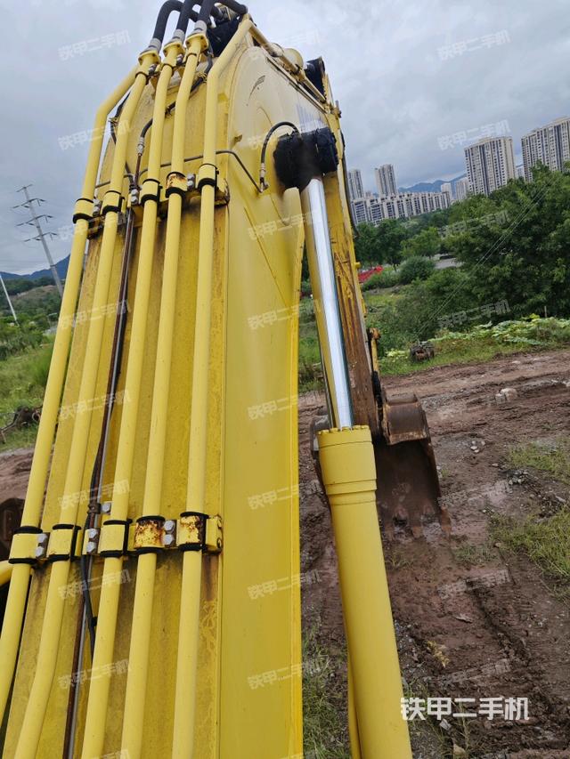 大臂背部俯視(工作和回轉(zhuǎn)裝置) 大臂背部俯視(工作和回轉(zhuǎn)裝置)