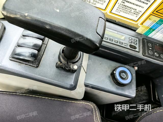 座椅左側(cè)控制臺(tái)/音響/含左手柄(駕駛室部分) 座椅左側(cè)控制臺(tái)/音響/含左手柄(駕駛室部分)