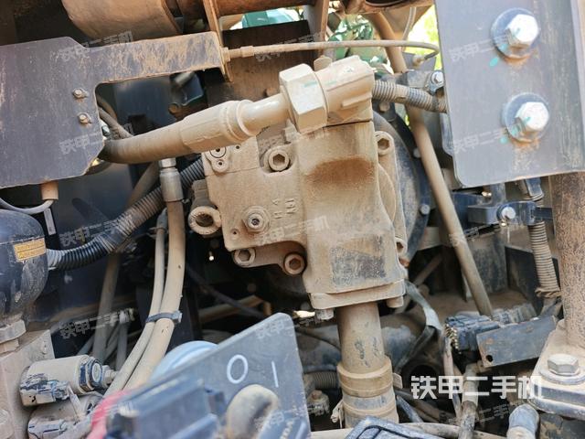 液壓泵艙室正面整體(整機(jī)外觀) 液壓泵艙室正面整體(整機(jī)外觀)