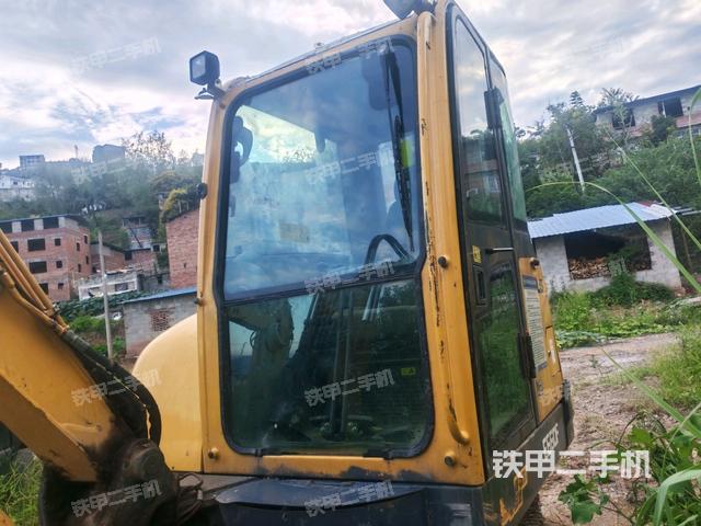 山東臨工E635F挖掘機(jī)