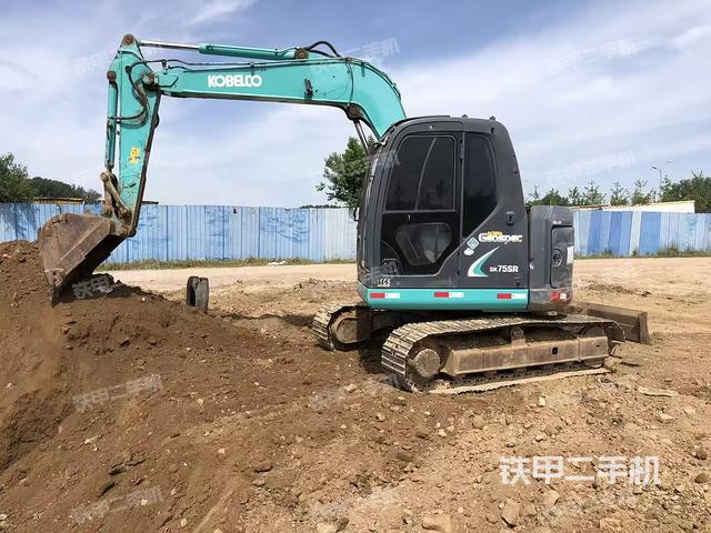 神钢SK75UR挖掘机
