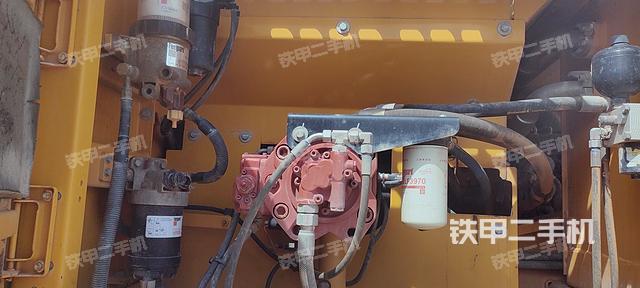 液壓泵艙室正面整體(整機外觀) 液壓泵艙室正面整體(整機外觀)