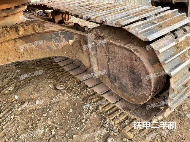 单侧履带整体(整机外观) 单侧履带整体(整机外观)