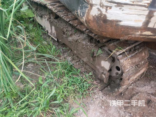 左側(cè)履帶整體?(行走機(jī)構(gòu)) 左側(cè)履帶整體?(行走機(jī)構(gòu))