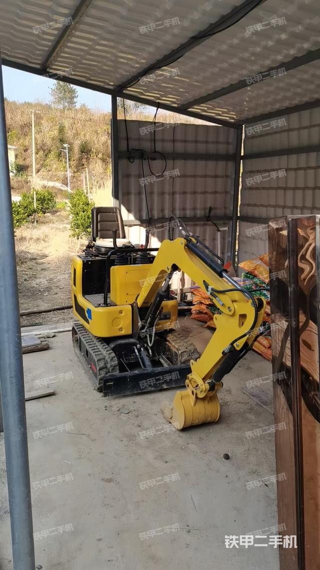 單側(cè)履帶整體（整機(jī)外觀）