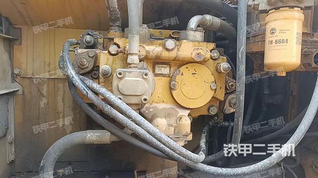 液壓泵艙室正面整體(整機(jī)外觀) 液壓泵艙室正面整體(整機(jī)外觀)