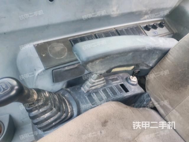 座椅右側(cè)控制臺/鑰匙門/油門/含右手柄(駕駛室部分) 座椅右側(cè)控制臺/鑰匙門/油門/含右手柄(駕駛室部分)
