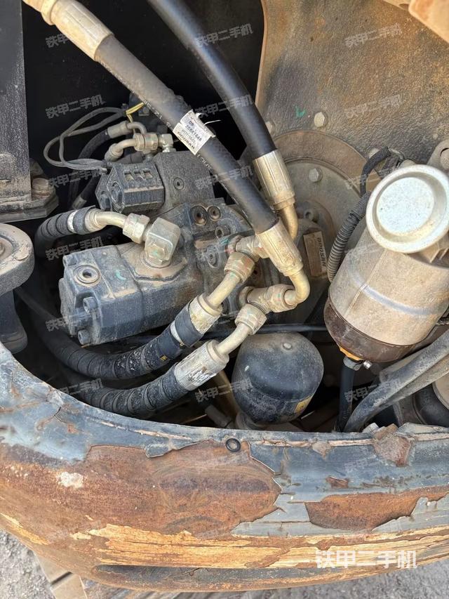 液壓泵艙室正面整體（整機(jī)外觀）