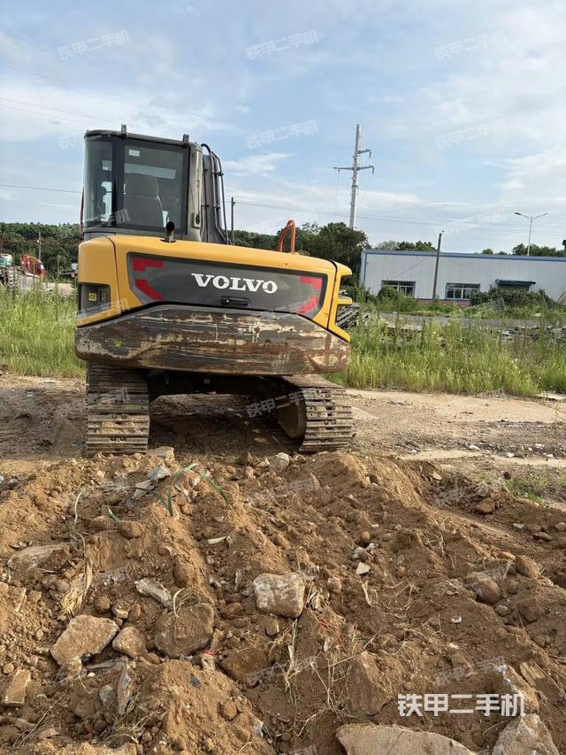 駕駛室頂部（整機外觀）