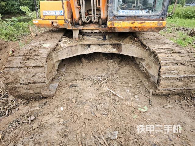 大臂油缸整體?豎拍(工作和回轉裝置) 大臂油缸整體?豎拍(工作和回轉裝置)