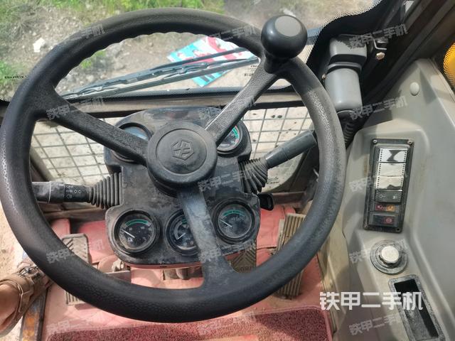 显示屏 (驾驶室部分) 显示屏 (驾驶室部分)
