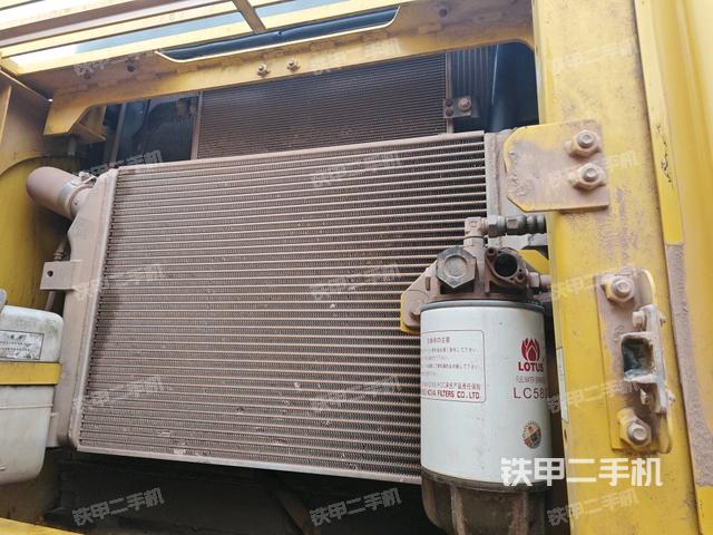 散熱器正面(大件艙室) 散熱器正面(大件艙室)