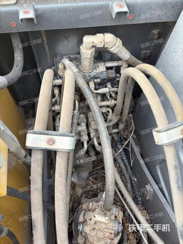 回轉馬達和主控閥（整機外觀）