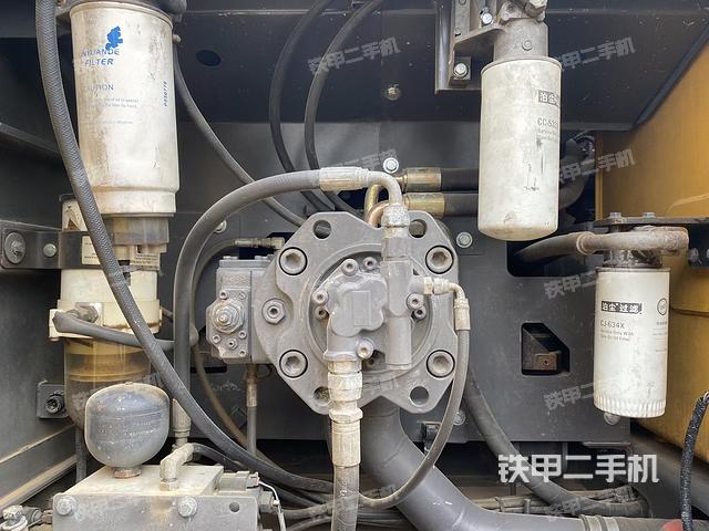 液壓泵艙室正面整體(整機(jī)外觀) 液壓泵艙室正面整體(整機(jī)外觀)