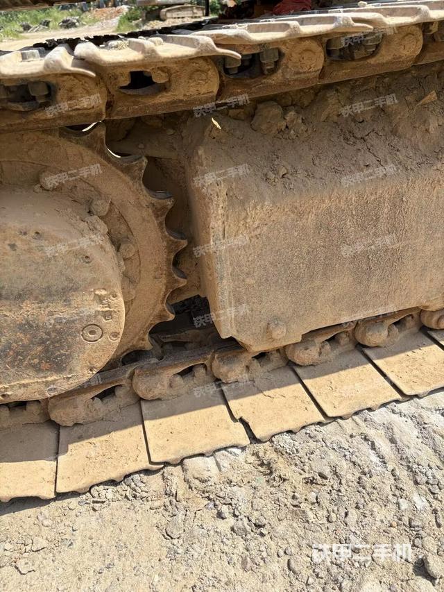 單側(cè)履帶整體（整機(jī)外觀）