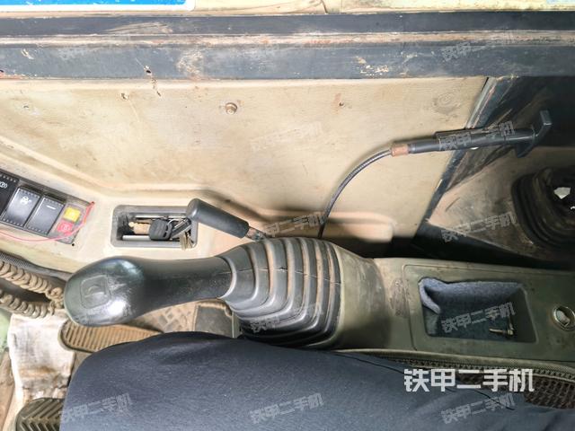 后窗玻璃角标(驾驶室部分) 后窗玻璃角标(驾驶室部分)