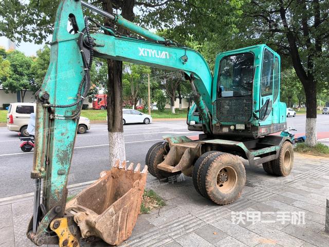新源XY75W-8挖掘機