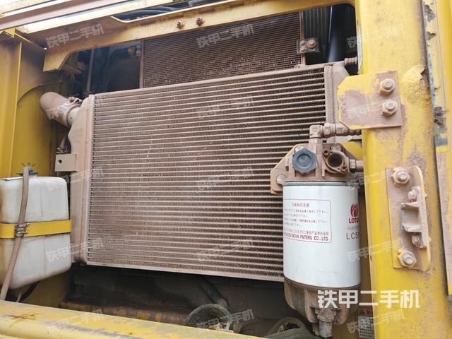 散熱器正面(大件艙室) 散熱器正面(大件艙室)