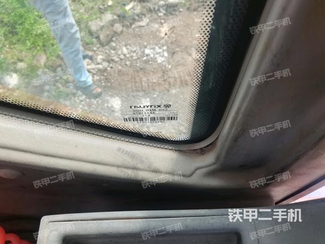 左后方玻璃角标(驾驶室部分) 左后方玻璃角标(驾驶室部分)