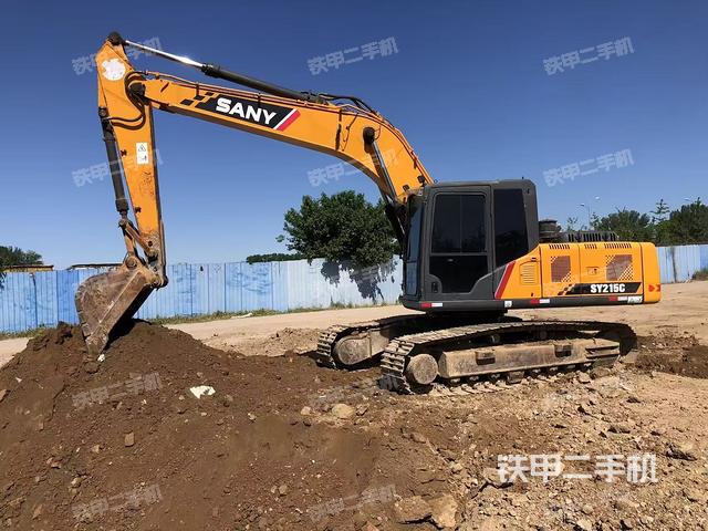 三一重工SY215C挖掘機(jī)