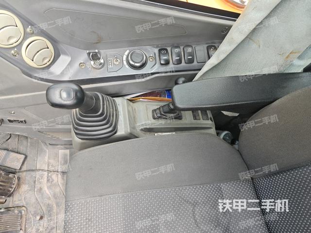 座椅右侧控制台/钥匙门/油门/含右手柄（驾驶室部分）