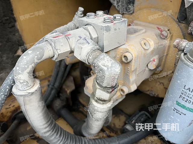 液壓泵艙室正面整體(整機(jī)外觀) 液壓泵艙室正面整體(整機(jī)外觀)